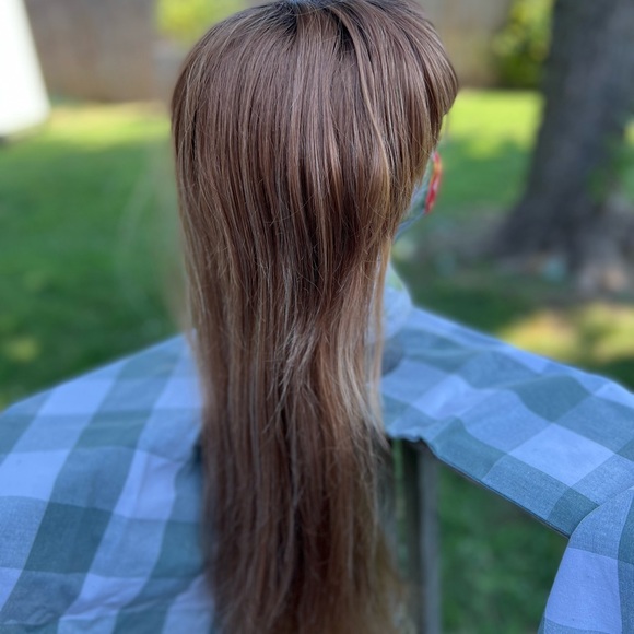 Shake N Go Acrylic light brown wig with bangs - Picture 16 of 16